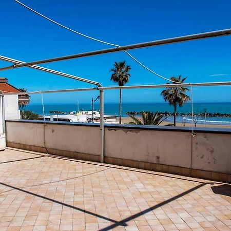 Appartamento Di Antonio Fronte Mare Montesilvano Marina Exterior foto