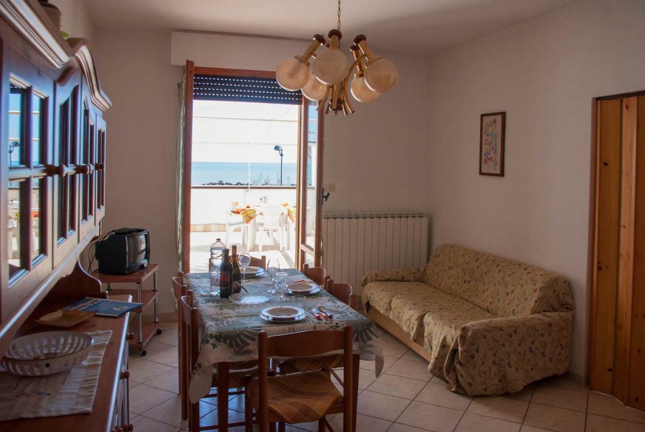 Appartamento Di Antonio Fronte Mare Montesilvano Marina Exterior foto