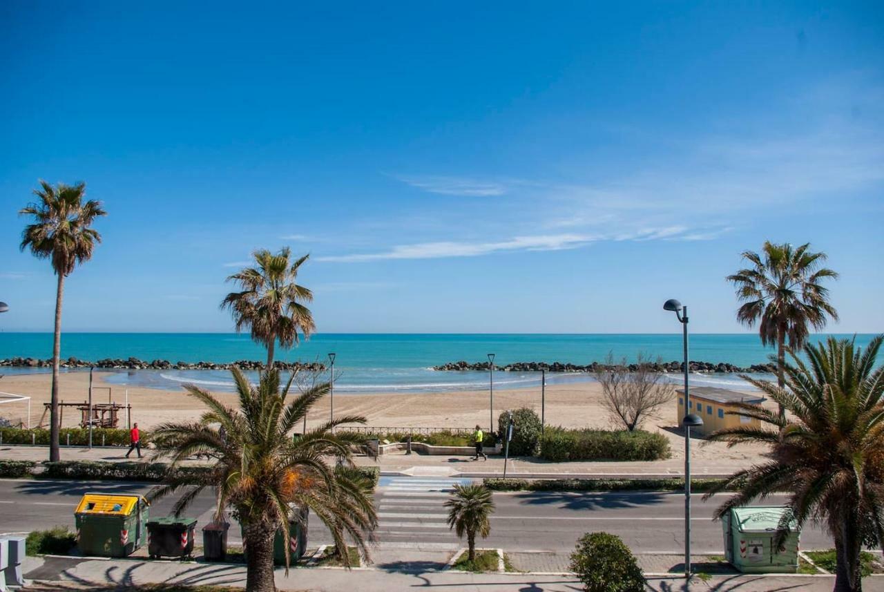 Appartamento Di Antonio Fronte Mare Montesilvano Marina Exterior foto